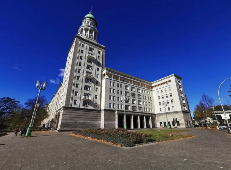 Helle Büro-/Gewerbeeinheit mit Balkon am Frankfurter Tor — photo 1